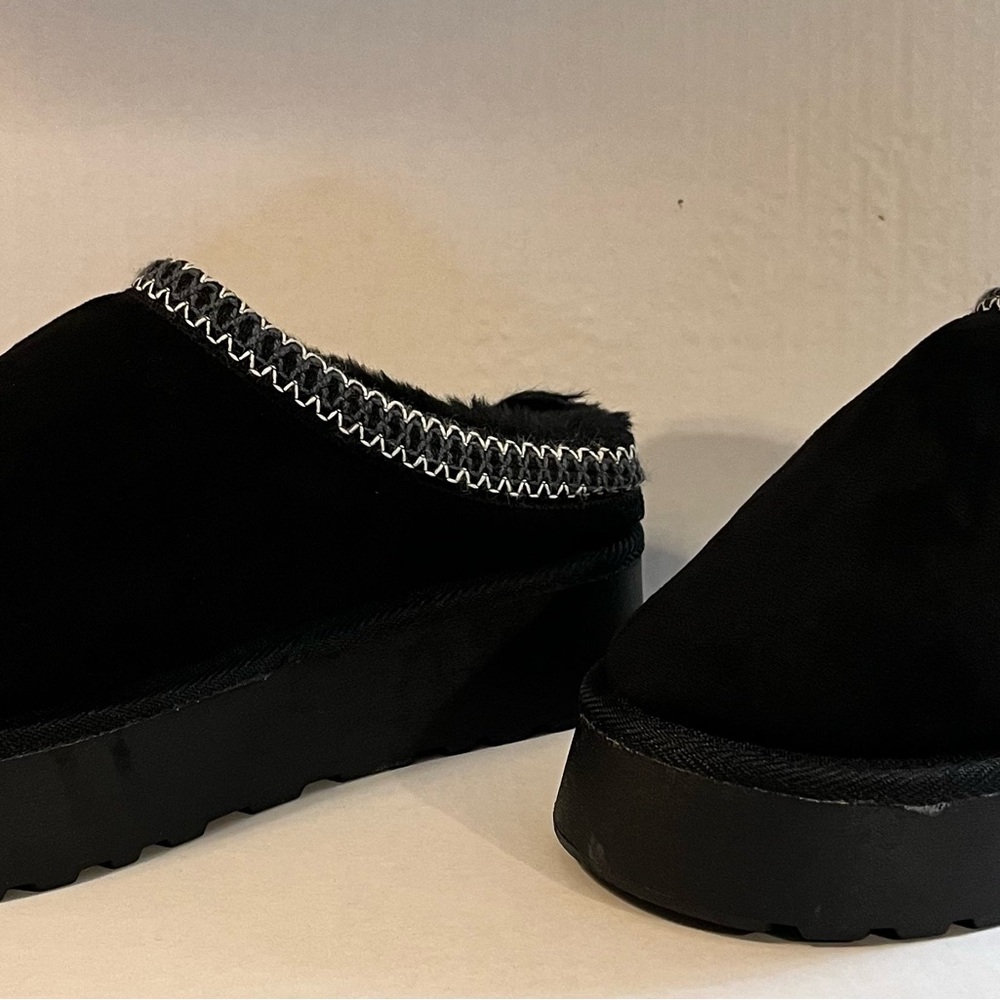 Chic Black Women's Mules with Chain Detail
